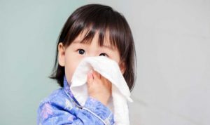Penanganan Pertama untuk Muntah dan Hidung Tersumbat Pada Anak