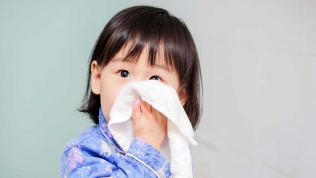 Penanganan Pertama untuk Muntah dan Hidung Tersumbat Pada Anak